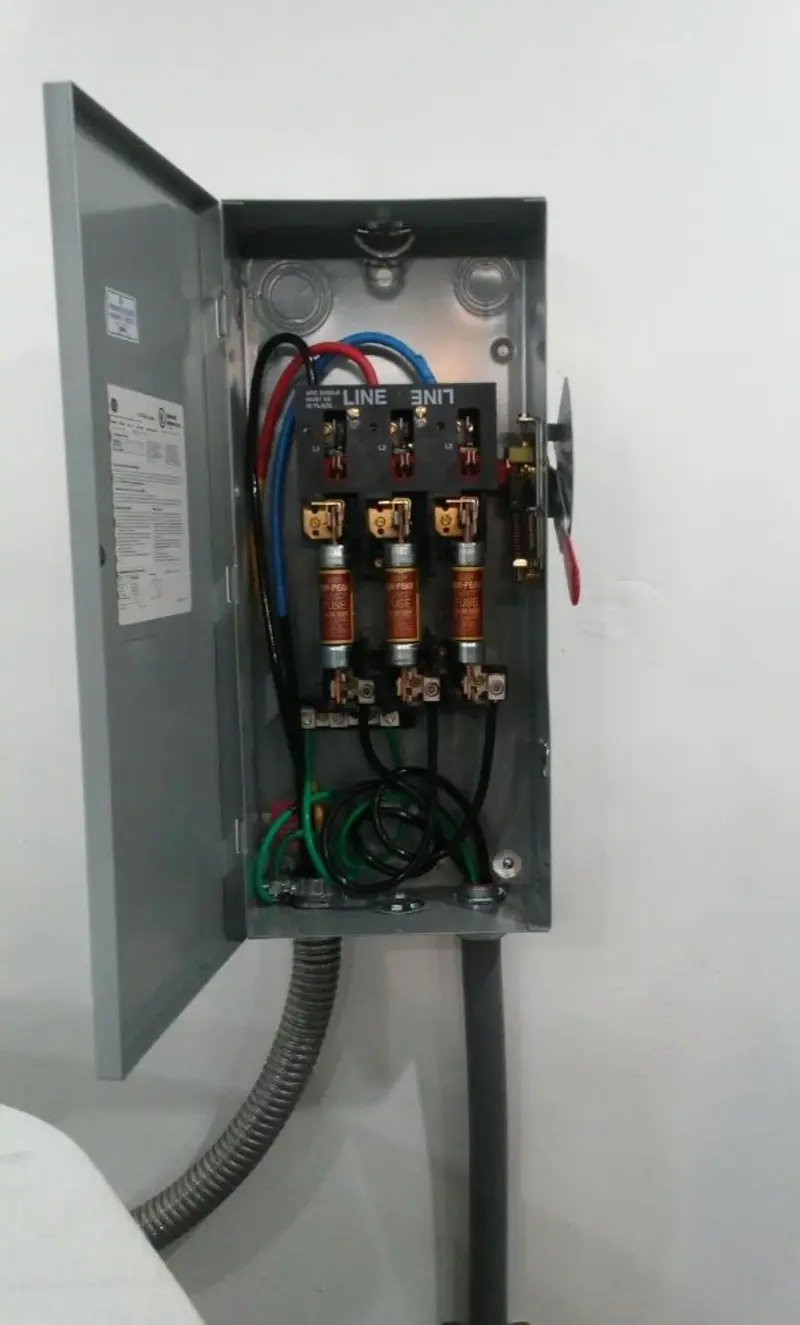 Three-phase disconnect switch installed for Smoke Detector Installation in Hendron